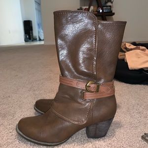 🐻 BareTraps Leather Buckle Heel Boots